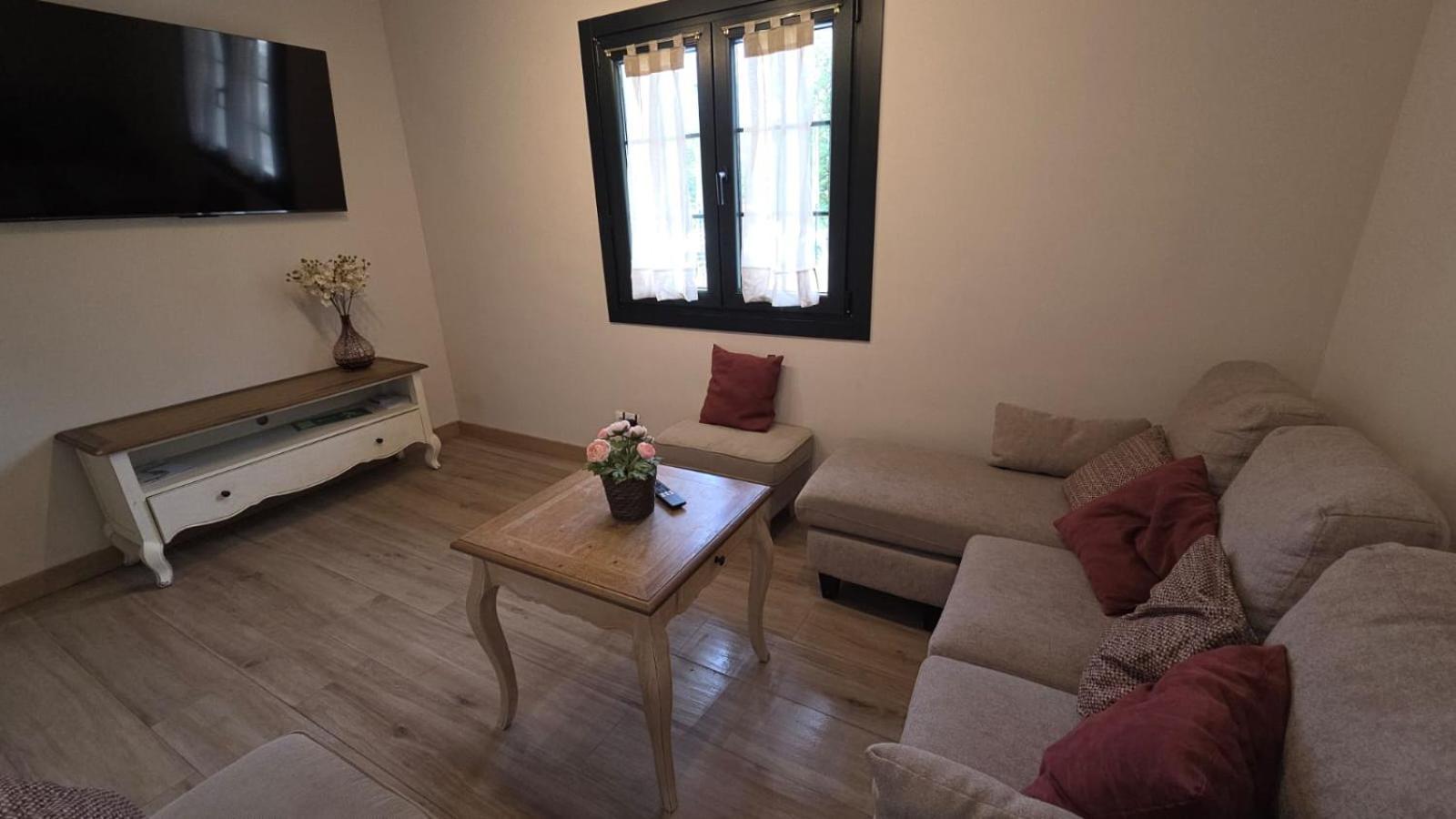Casa En Montealegre Reformada Y Acogedora Samano